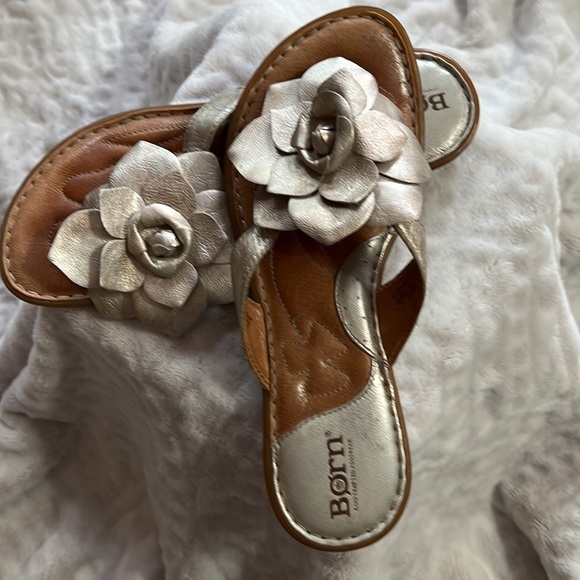 Born leather sandals size 6 silver with flower - Picture 3 of 7